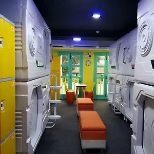 Galaxy Pods @ Chinatown Capsule hotel Singapore