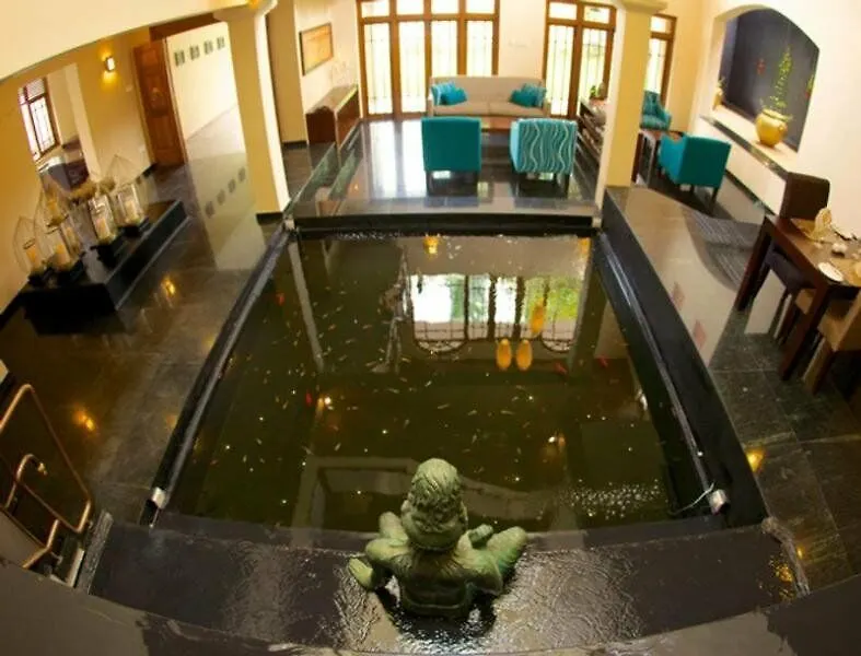 Clove Villa Kandy Hotel
